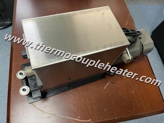 Máquina de moldagem de bordas para aquecedores de banda cerâmica capaz de rolar tiras de aço mais largas